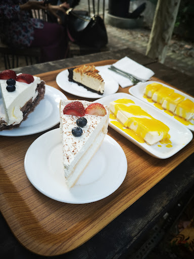 Kula Cakes