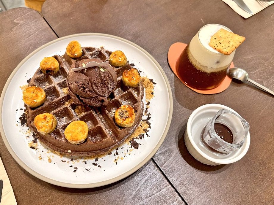 Fufu Cafe & Dessert Bar 1 fufu cafe dessert bar